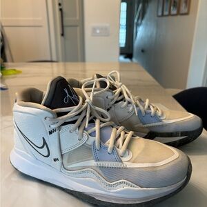 Nike Kyrie Infinity Basketball Shoes- Smoke and Mirrors size 8